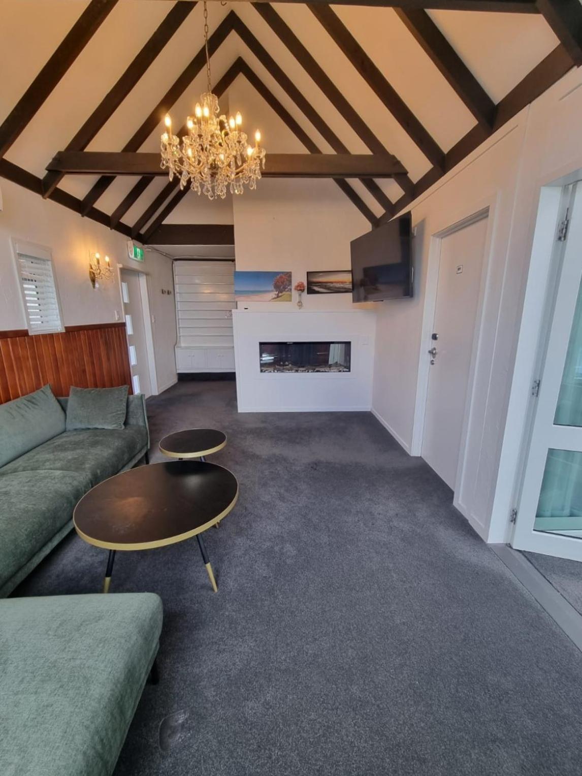 Lakeview Colonial House كوينستاون المظهر الخارجي الصورة